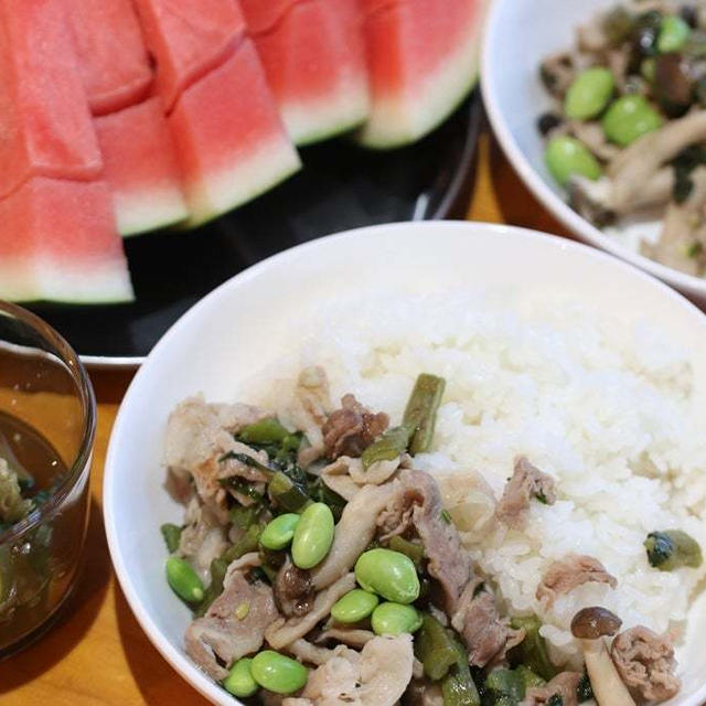 夏にピッタリな夕ご飯＼(^o^)／豚コマのバジル炒めでアジアンご飯