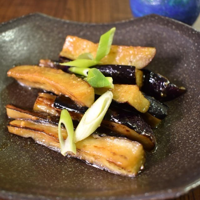 甘辛い味が絶品！茄子の味噌バター炒め