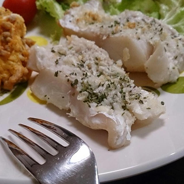 たらのパン粉焼き＆ミンチ入りスクランブルエッグ。と、よい睡眠のための準備体操。　#スパイス