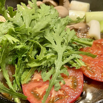 【レシピ】 さっぱりおいしい「トマトすき焼き」！牛肉と野菜のベストな順番とは？コツも教えます