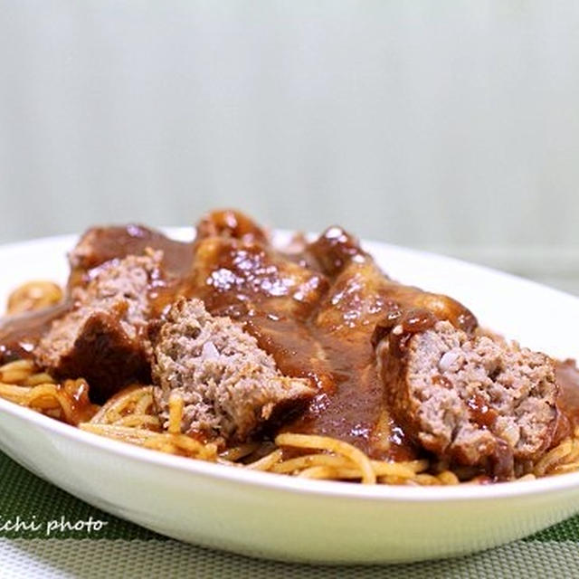 昨日の煮込みハンバーグで「デミハンバーグパスタ」＆「鶏ささみ肉とハム胡瓜のゴマソース和え」