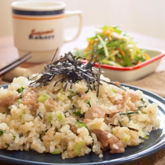 【15分でガツンと簡単スタミナ系！豚こまと小松菜の中華風チャーハン！となんとなくのケーキ】