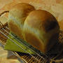 自家製酵母の山食とパン・オレ。