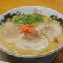 大栄ラーメン、ホルモンセット、山かけラーメン　＆　藁で作った巨大ゴジラ（福岡県筑前町）