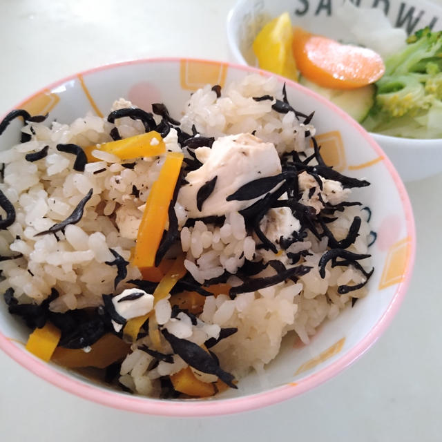 炊飯器でお手軽☆豆腐とひじきの炊き込みご飯
