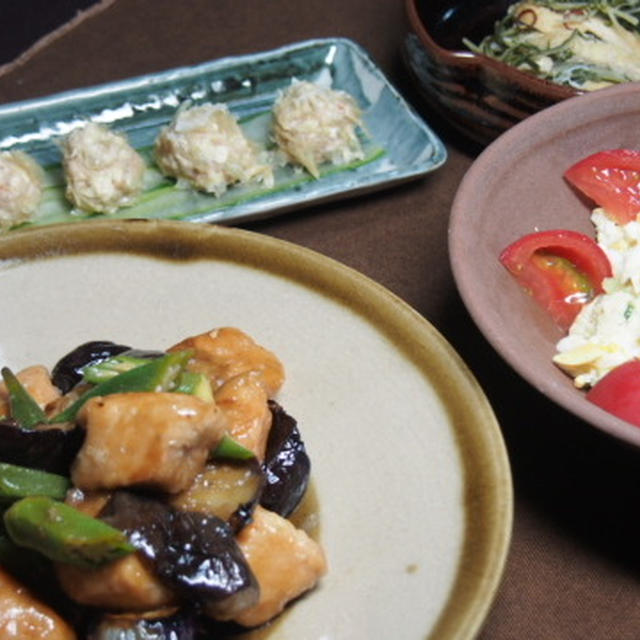 割れ湯葉の豆腐シュウマイ　　秋鮭と茄子のポン酢からめ　　ポテトサラダ　　水菜とお揚げの炊いたん