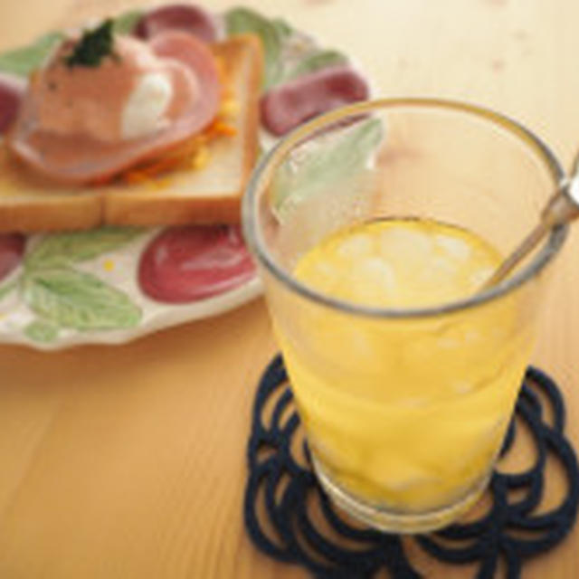 アイスボックスと梨でサングリア風＆食パンとオーロラソースでエッグベネディクト風