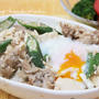 豚肉と豆腐とオクラの温泉卵のっけ丼、庭で泡盛片手にＢＢＱ