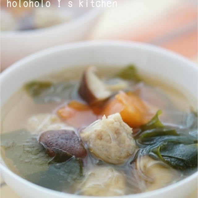 わかめと鶏団子の中華風春雨スープ