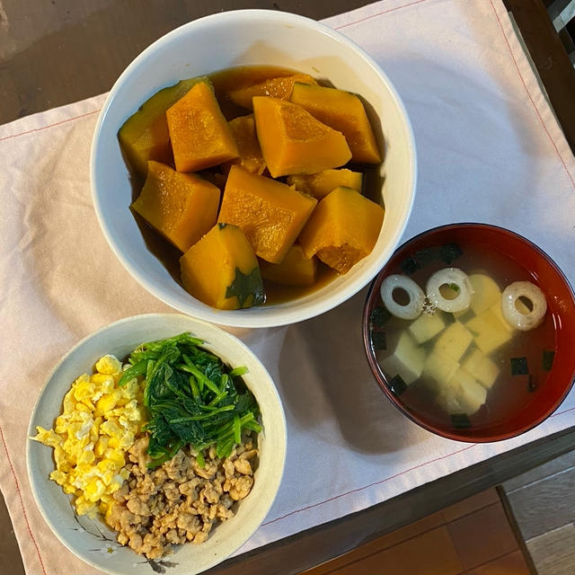 三色丼♪ かぼちゃの煮物♪