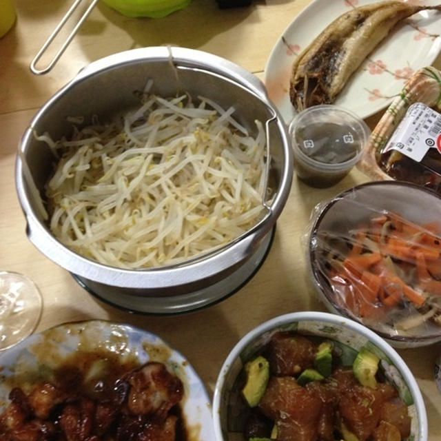 鶏の甘辛揚げやらマグロとアボカドのワサビ醤油やらで晩酌