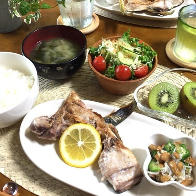 ブリカマ塩焼きde贅沢朝ごはん♪…鉄分と野菜とビタミンC