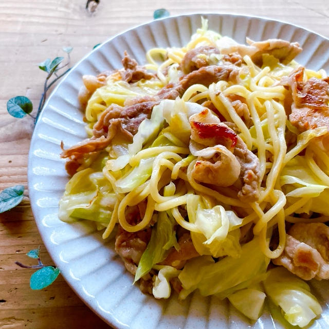 ＊豚とキャベツの定番塩焼きそばと、レンジで作れるトマトカレー＊