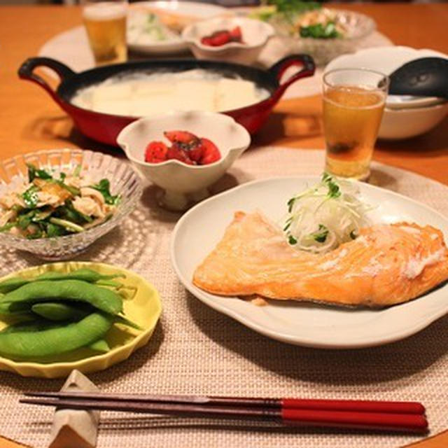 『鮭カマ』とストウブで『湯豆腐』の献立。