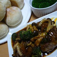 煮込みハンバーグ