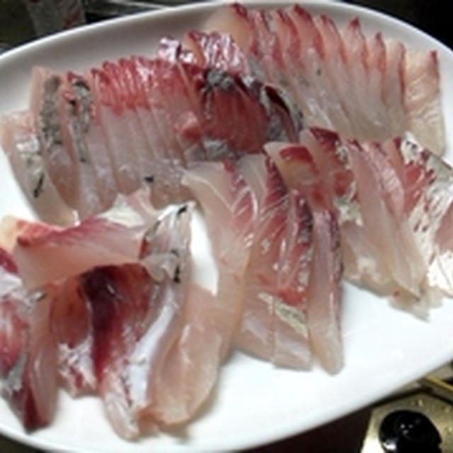 高知県宿毛市周辺で釣獲した真夏のロウニンアジの刺身