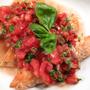 ありもの使っておいしく：鮭の新鮮バジル＆トマトソース、温野菜のツナサラダ