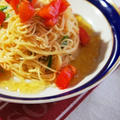 素麺で冷製パスタ、トマトと大葉の和風カッペリーニで昼からぐいっと……