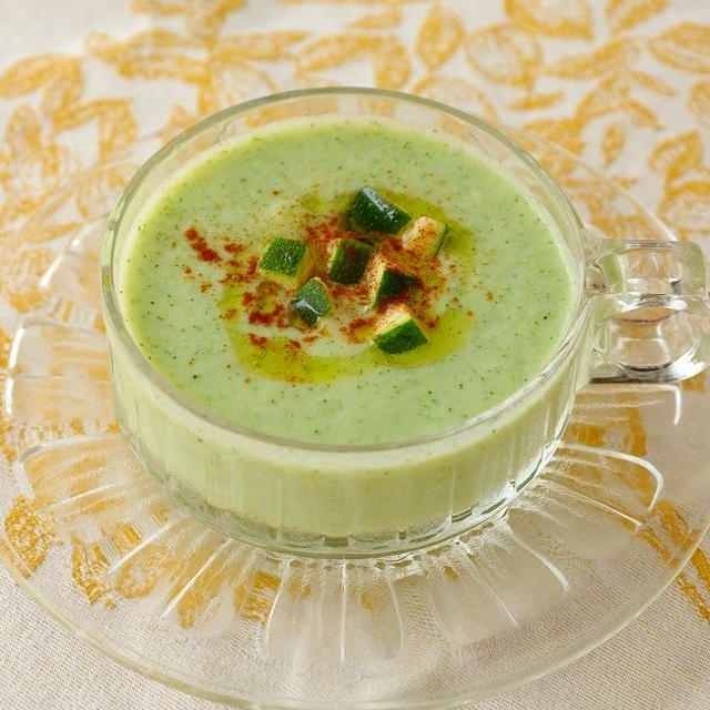 火を使わない！ズッキーニの冷製スープ (レシピ)