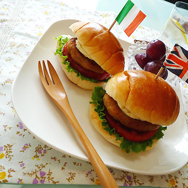 バターロールdeミニチキンハンバーガー♪