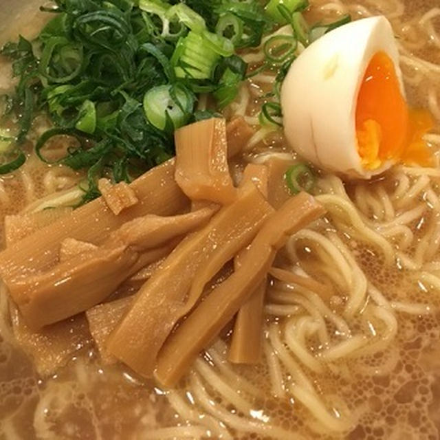 お昼は家でますたにのラーメン