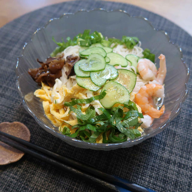 七夕の日のお昼ご飯～”ハートのキュウリ”のぶっかけ素麺　と　バナナトースト♪