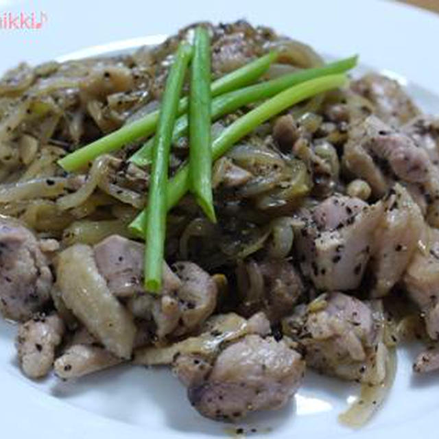 鶏肉とローストオニオンの黒コショウ炒め♪