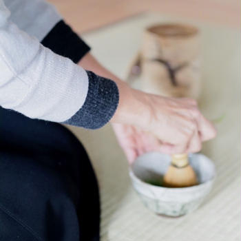 春の料理教室は　離れの和室でお抹茶を