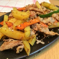 豚肉とじゃがいものスパイシー炒め