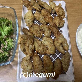 牡蠣が魚売り場に並び始めました。カキフライ＆炊き込みご飯＆ブロッコリーとツナのポン酢サラダ