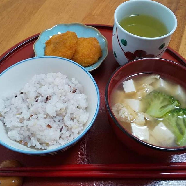 豆腐の味噌汁と梅大葉ささみカツ