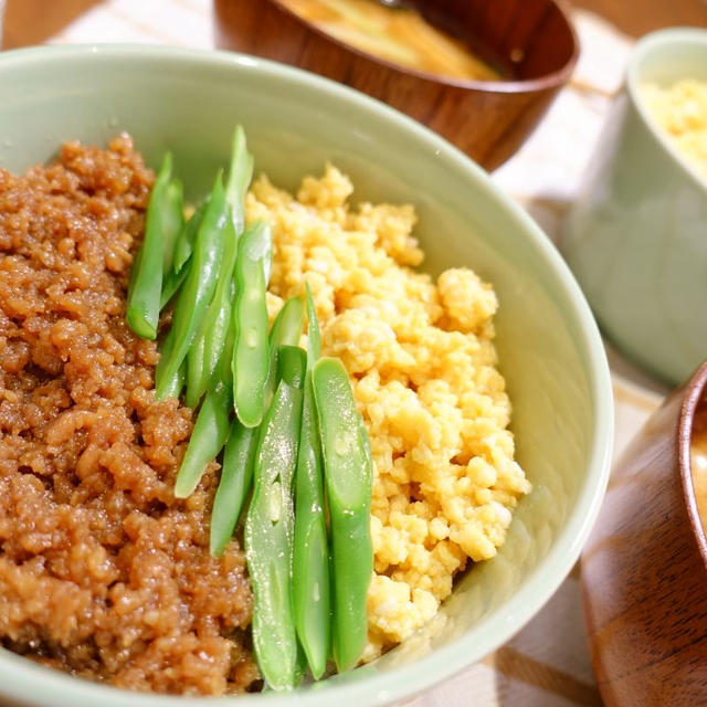 お宅の「三色丼」は何色だーっ！