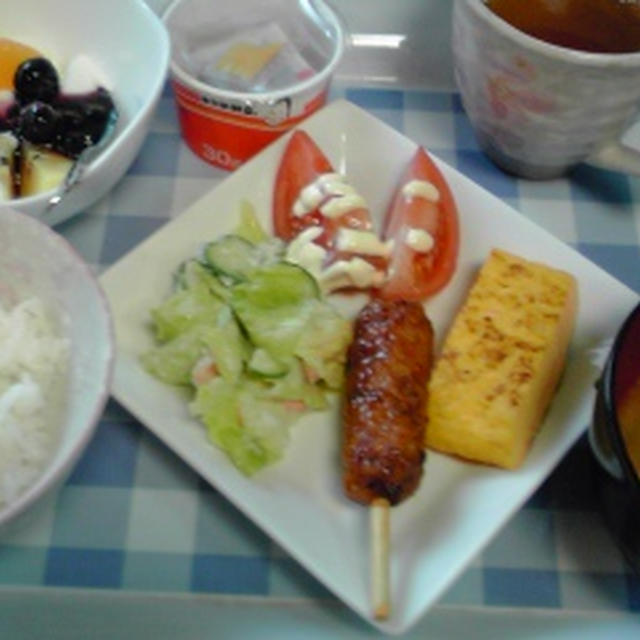 今朝の自分ご飯、久し振りに麦の入らない白い無洗米のご飯。