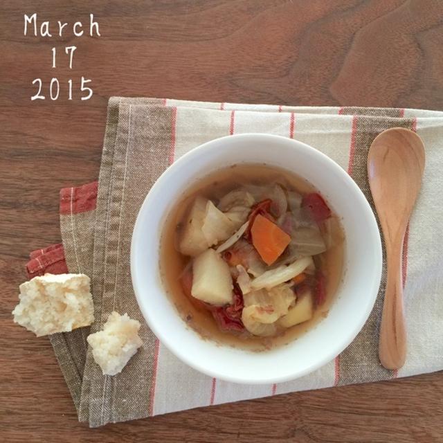 授乳中の食：タマネギの皮入り野菜スープ