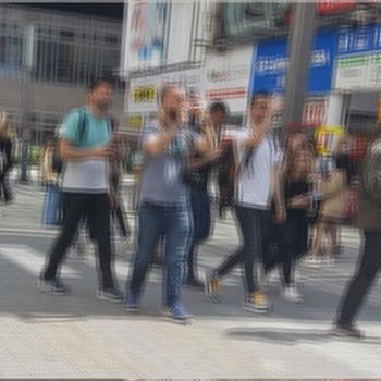 外国人はほとんどマスクなし