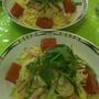 トマト寒天で冷パスタとコーン茶を飲むリダ