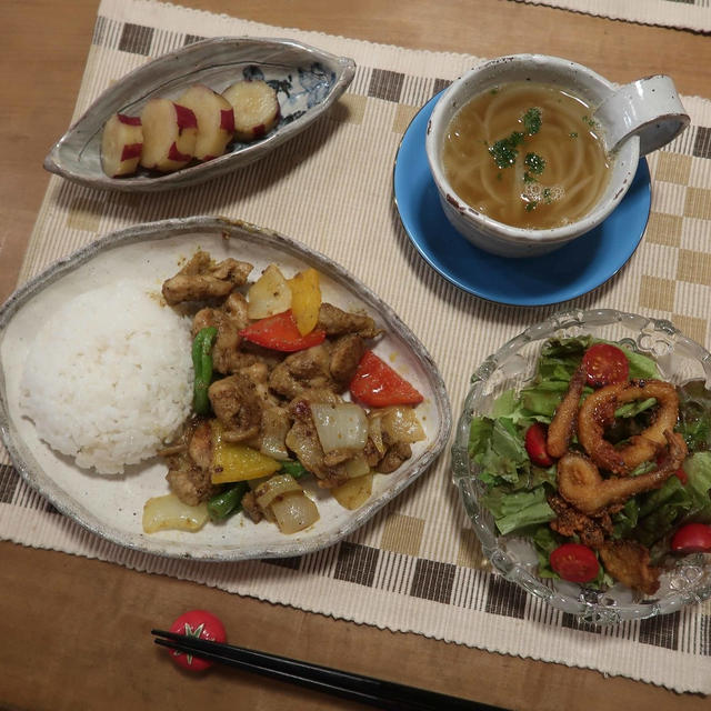 スパイスカリーチキンとイカサラダの晩ご飯と　琉球朝顔オーシャンブルーの花♪