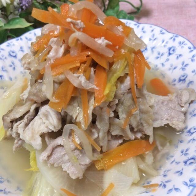 寒い日は、豚しゃぶ蒸し鍋、654円！