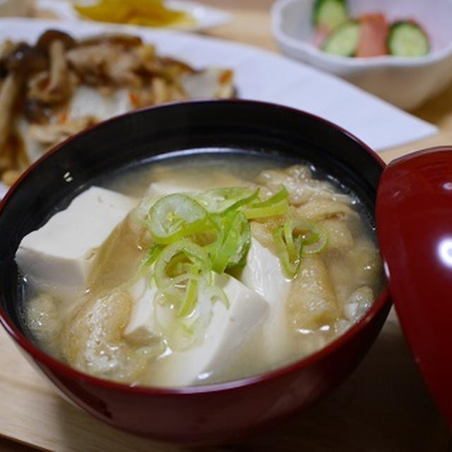 豆腐と薄揚げの味噌汁