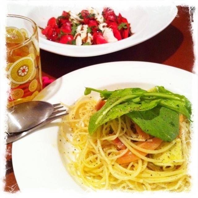 よるごはん＊スモークサーモンとアボカドのパスタ