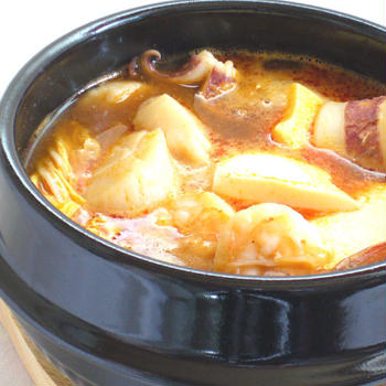 鶏味塩のお料理レシピ　魚介のスンドゥブ・チゲ