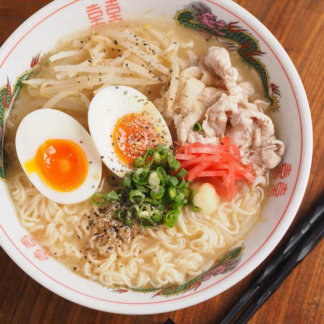 インスタントラーメンちょい足し、もやしと豚肉があれば満足感が高い！