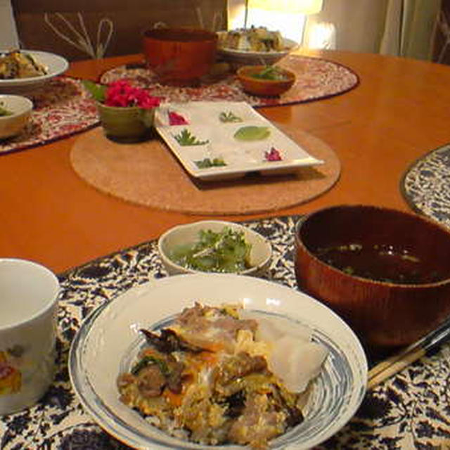 嬉しい夜にがっつり牛とじ丼♪