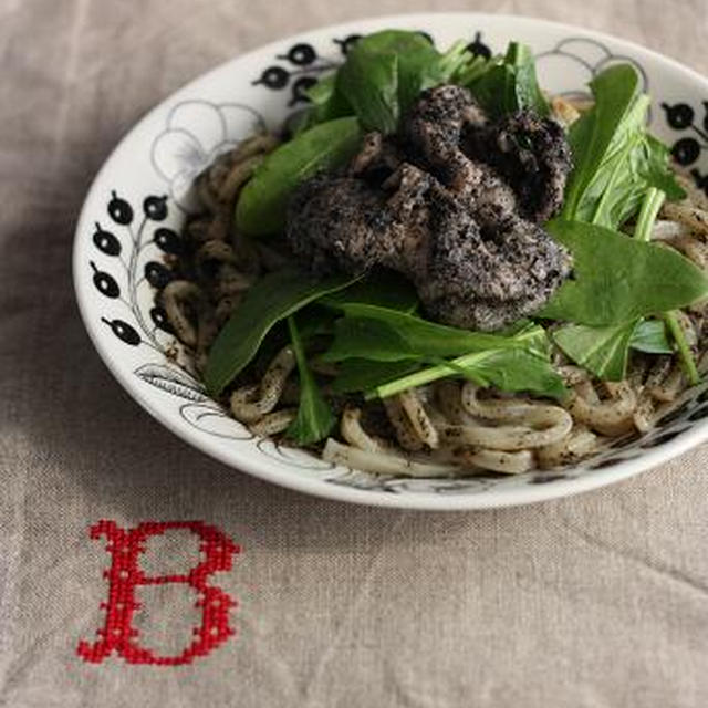 レンジで簡単☆　豚とほうれん草の黒ダレうどん
