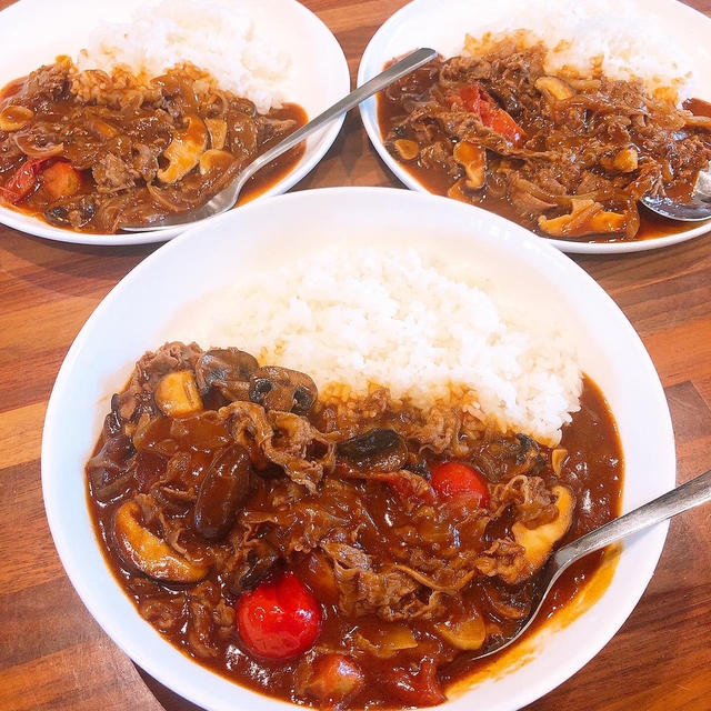 200円のデミ缶で秋のハヤシライスです！！