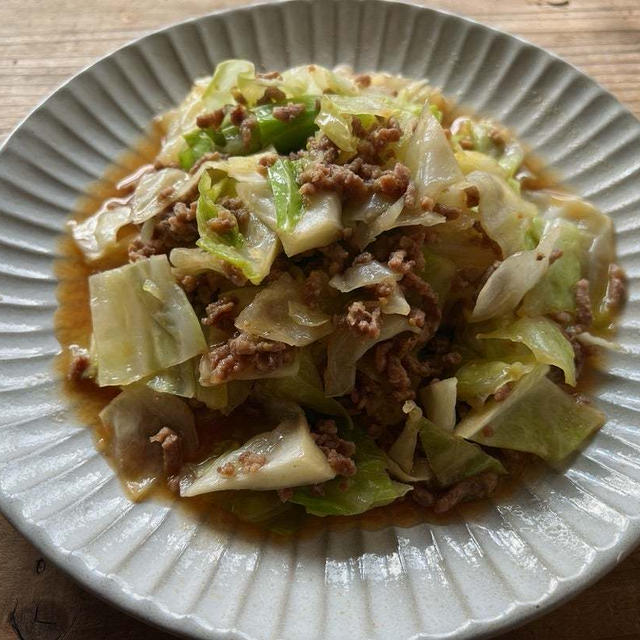 ＊あっという間にメイン料理！レンジDEキャベツの肉みそ炒め＊