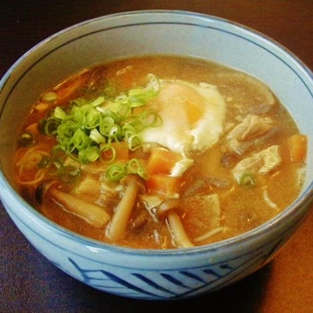 落とし玉子入り味噌にゅう麺