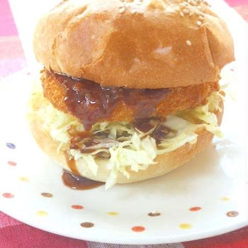 はさむだけで簡単！シンプルなのが美味しい〜コロッケバーガー！！！