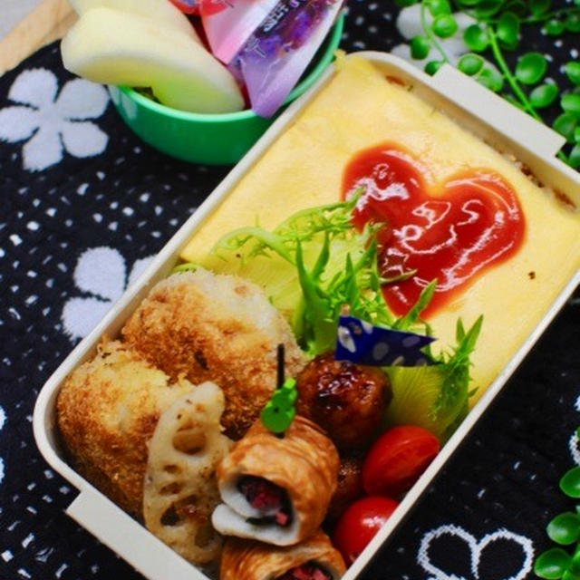 ＊手作りコロッケ弁当とチゲ風うどん＊