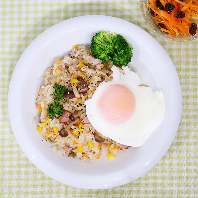 超簡単！(´ε｀ )炊飯器で炊き込みピラフ☆